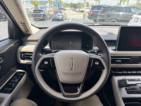 Used 2023 Lincoln Aviator 2WD w/ Premium Package image 18