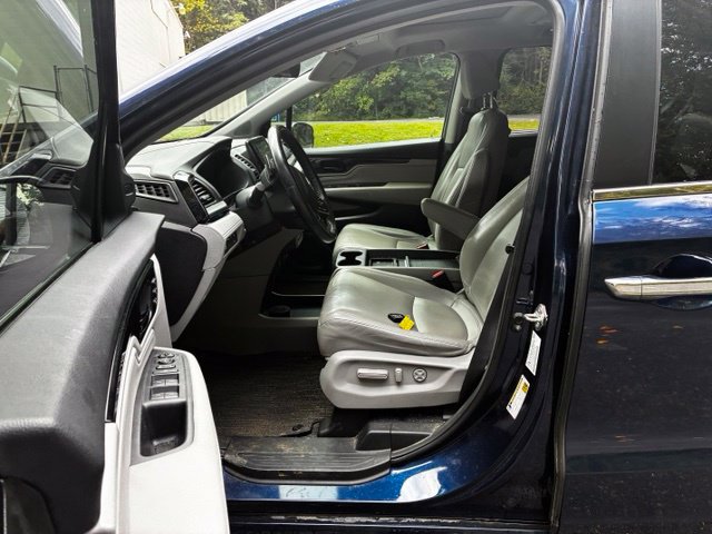 Used 2021 Honda Odyssey Touring image 2