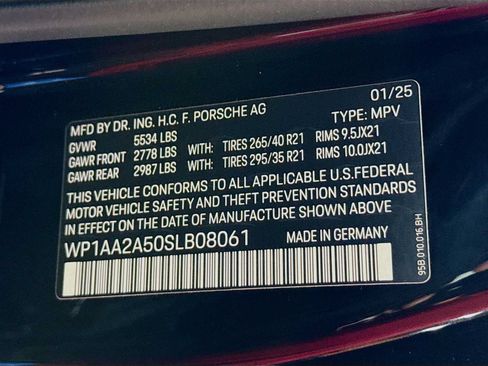 New 2025 Porsche Macan AWD/4WD image 35
