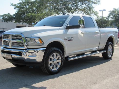Used 2018 RAM 2500 Laramie w/ Snow Chief Group AWD/4WD image 3