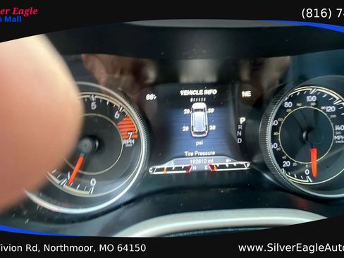 Used 2017 Jeep Cherokee Limited AWD/4WD image 17