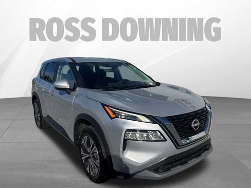 Used 2023 Nissan Rogue SV image 3