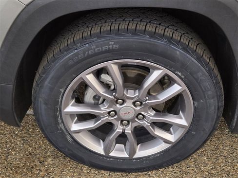 Used 2024 GMC Terrain SLT image 9