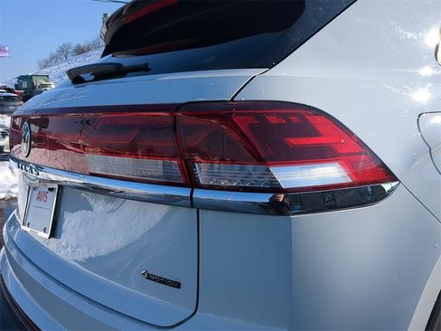 Used 2024 Volkswagen Atlas Cross Sport SE image 13