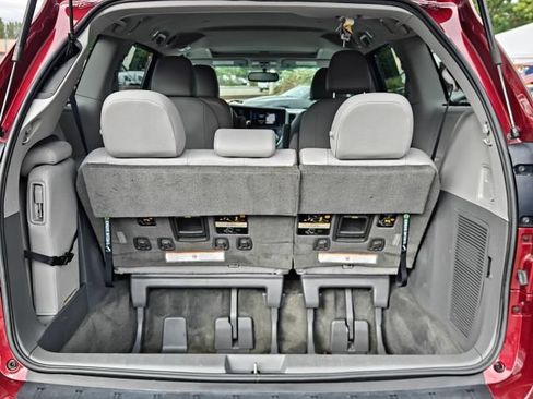 Used 2017 Toyota Sienna XLE w/ XLE Navigation Package FWD image 55