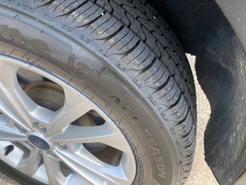 Used 2019 Ford Escape SE FWD image 25