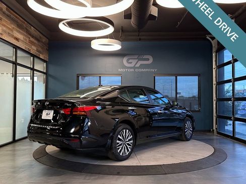 Used 2023 Nissan Altima 2.5 SV image 3