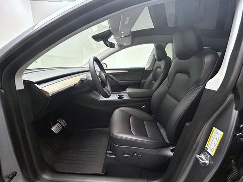 Used 2024 Tesla Model Y Performance image 10