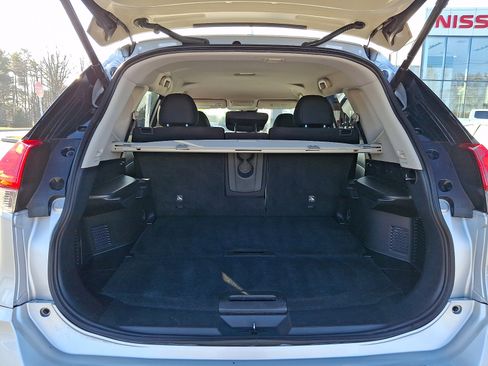 Used 2020 Nissan Rogue SV image 28