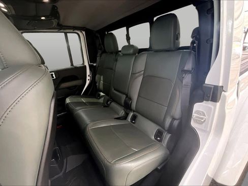 Used 2025 Jeep Gladiator Mojave AWD/4WD image 21