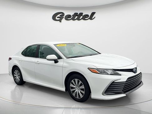 Used 2022 Toyota Camry LE FWD image 3