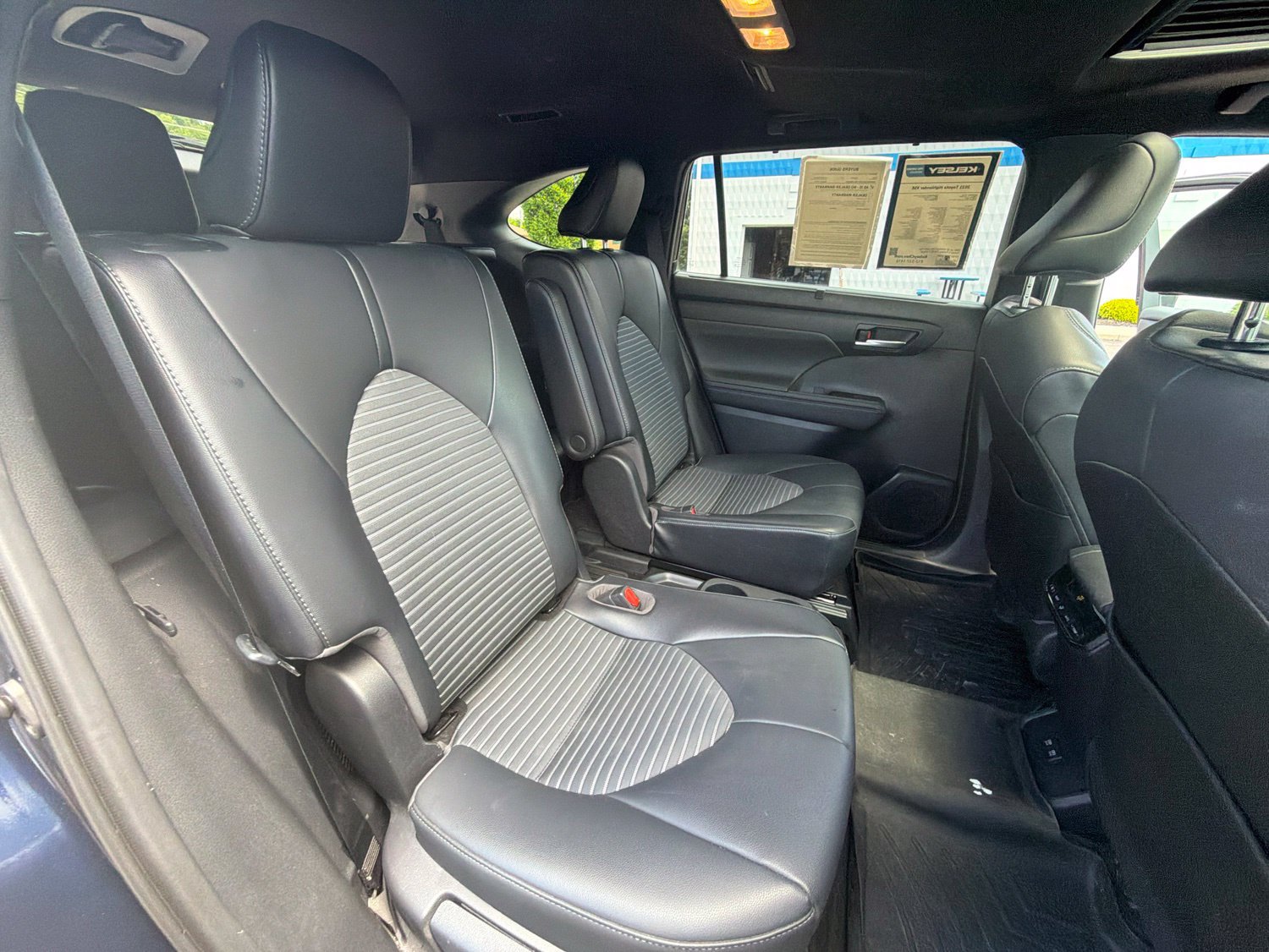 Used 2021 Toyota Highlander XSE FWD image 27