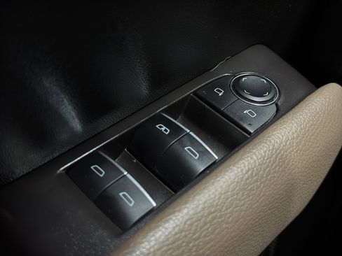 Used 2024 GMC Canyon Denali AWD/4WD image 35