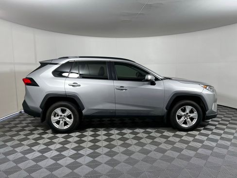 Used 2021 Toyota RAV4 XLE AWD/4WD image 4