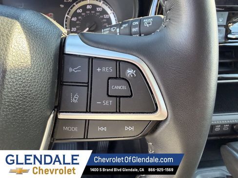 Used 2023 Toyota Highlander L image 11