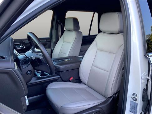 Used 2023 GMC Yukon SLT w/ SLT Premium Package RWD image 7