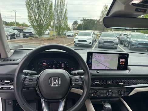 Used 2023 Honda Accord Touring image 15