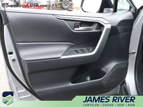 Used 2024 Toyota RAV4 XLE FWD image 20