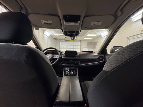 Used 2023 Nissan Rogue SV image 18