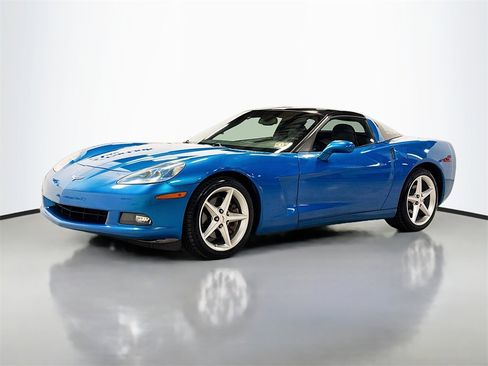 Used 2011 Chevrolet Corvette Coupe w/ 1LT image 3