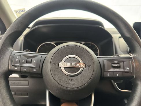 Used 2024 Nissan Rogue S FWD image 13