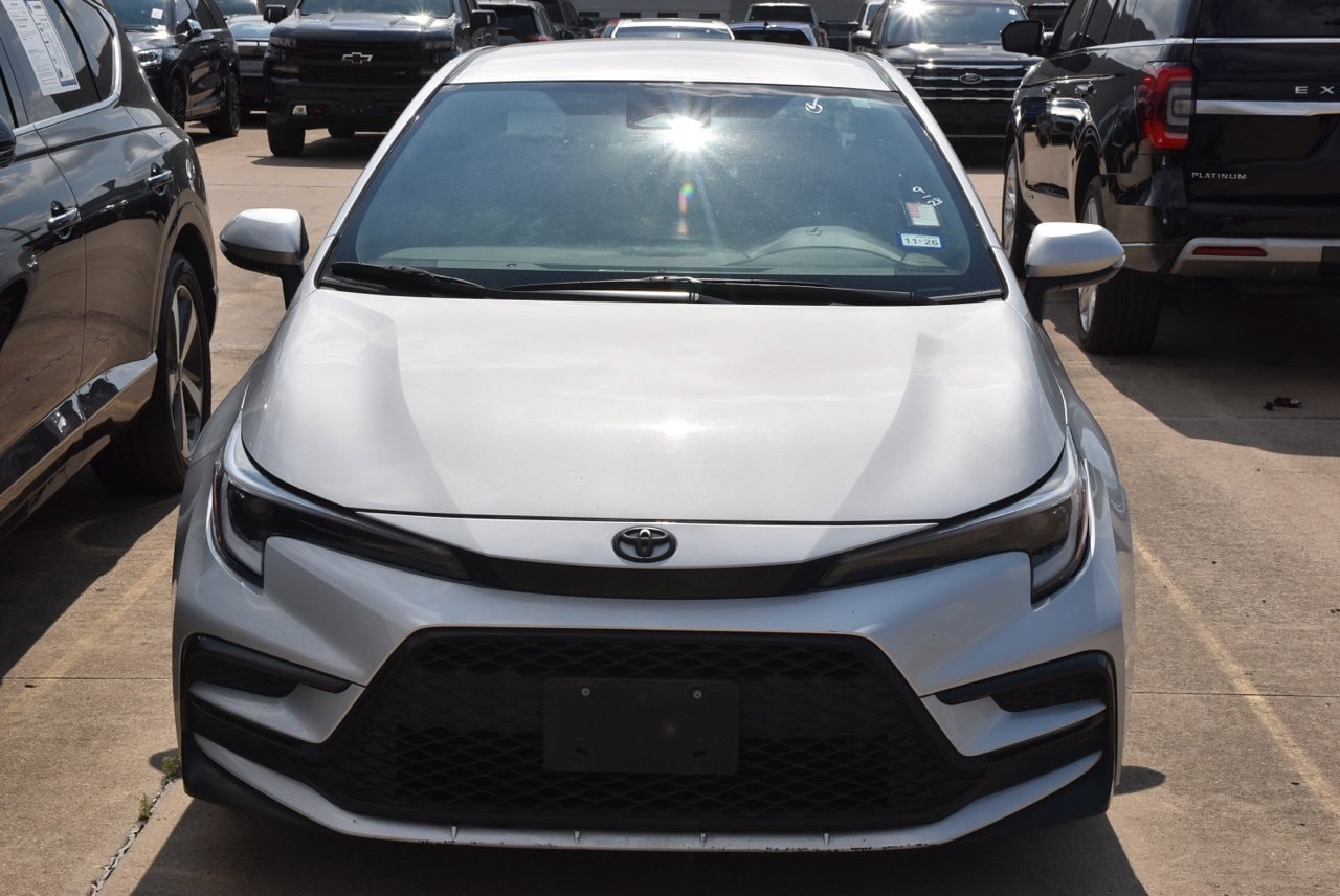 Used 2024 Toyota Corolla SE FWD image 3