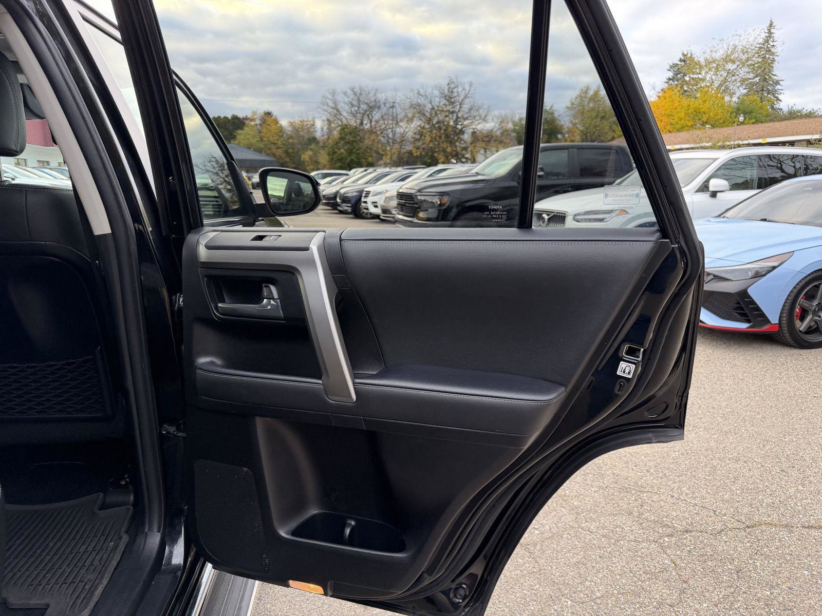 Used 2022 Toyota 4Runner Limited AWD/4WD image 26