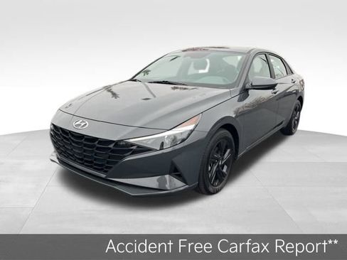 Used 2023 Hyundai Elantra SEL image 3