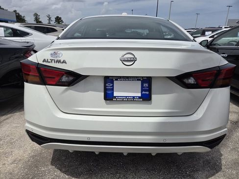 Used 2025 Nissan Altima 2.5 SV FWD image 4