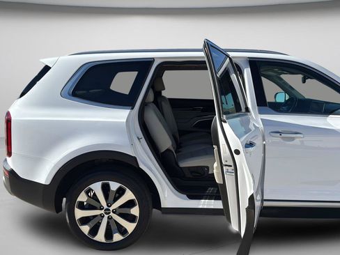 Used 2022 Kia Telluride S FWD image 26