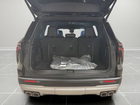Used 2026 Chevrolet Traverse LT w/ Driver Confidence Package AWD/4WD image 16