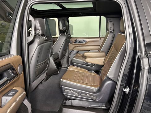 Used 2025 GMC Yukon XL Denali Ultimate AWD/4WD image 30