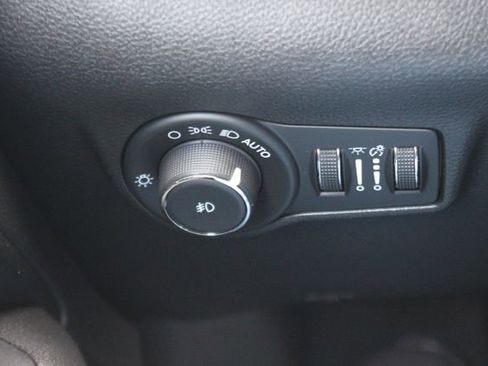 Used 2022 Jeep Compass Latitude AWD/4WD image 17