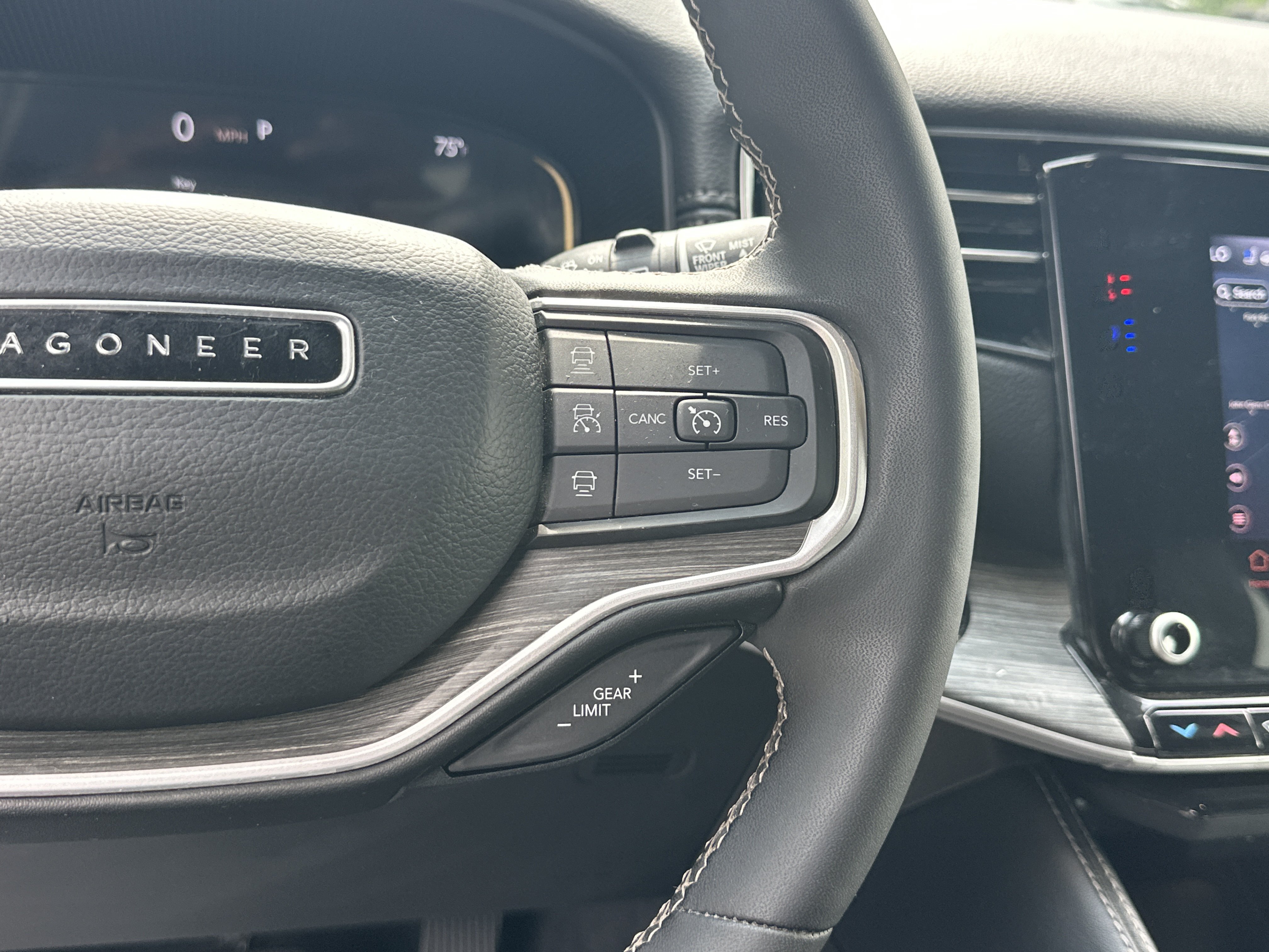Used 2024 Jeep Wagoneer Series II w/ Flexible Seating Group RWD image 29