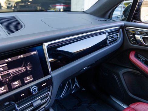 Certified 2025 Porsche Macan S image 37