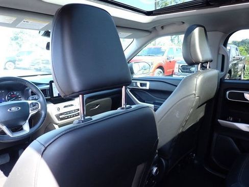 Used 2023 Ford Explorer XLT w/ Equipment Group 202A AWD/4WD image 19