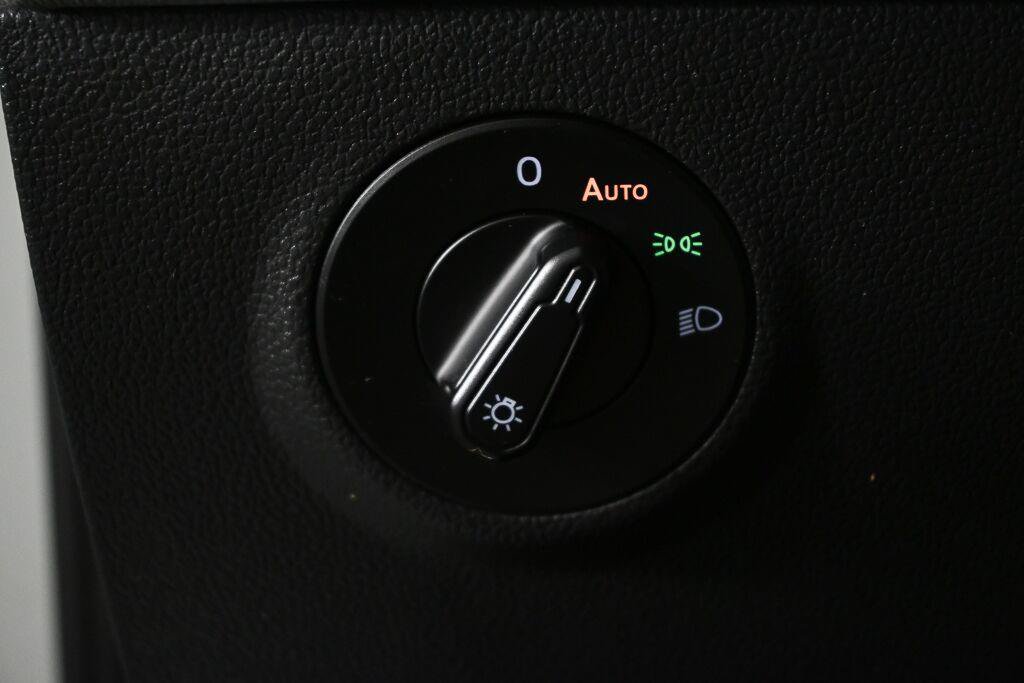 Used 2022 Volkswagen Taos SE FWD image 9