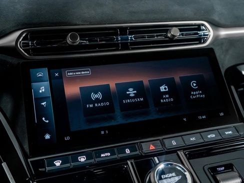 Used 2025 Aston Martin V8 Vantage Coupe image 44