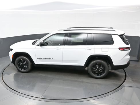 New 2025 Jeep Grand Cherokee L Altitude image 20