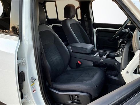 Used 2020 Land Rover Defender 110 SE image 29