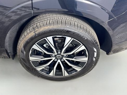 Used 2025 Volvo XC60 B5 Plus image 37