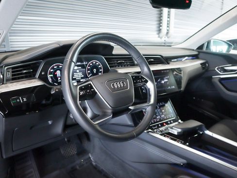 Used 2024 Audi Q8 e-tron Prestige image 17