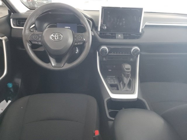 Used 2025 Toyota RAV4 LE AWD/4WD image 5