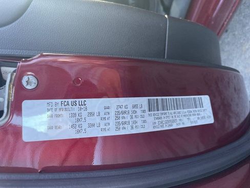 Used 2019 Chrysler Pacifica Limited w/ Advanced Safetytec Group FWD image 36