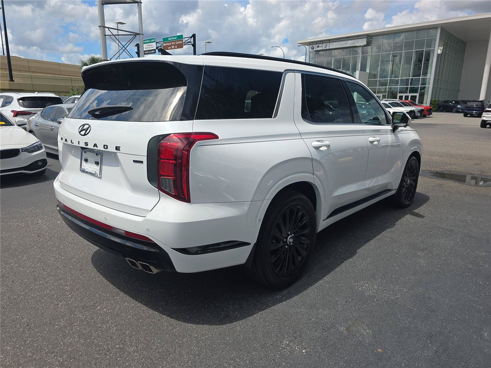 Used 2025 Hyundai Palisade Calligraphy AWD/4WD image 3