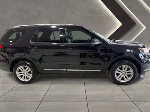 Used 2019 Ford Explorer XLT w/ Equipment Group 202A AWD/4WD image 2