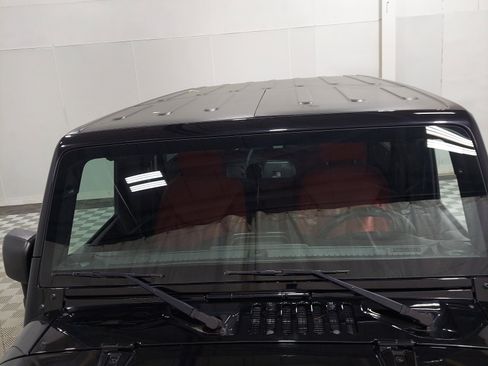Used 2018 Jeep Wrangler Unlimited Sahara w/ Connectivity Group AWD/4WD image 5