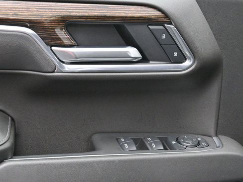 Used 2025 GMC Sierra 1500 Elevation image 10