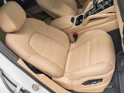 Used 2023 Porsche Cayenne AWD/4WD image 25