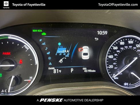 Used 2022 Toyota Avalon XSE FWD image 34